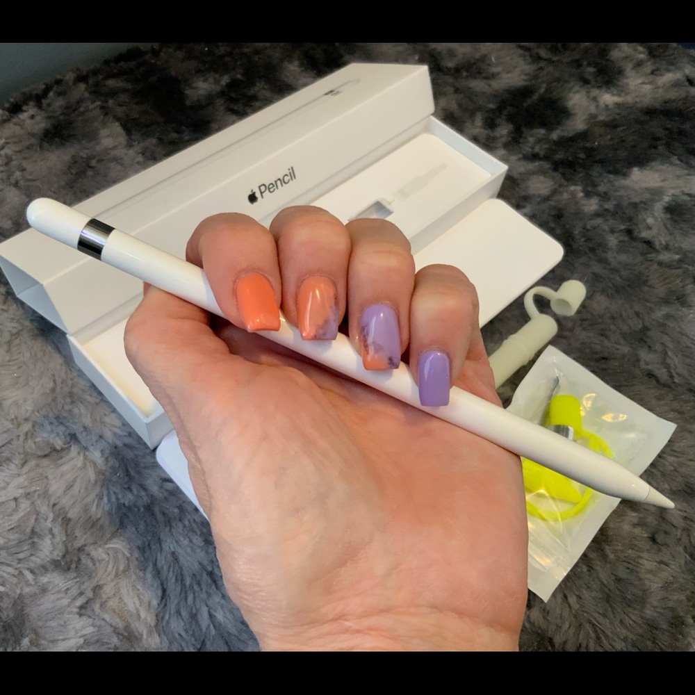 Apple Gen 1 Pencil EUC with Glow in Dark Extra Rubber Case